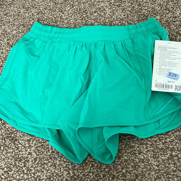 lululemon athletica Pants - NWT lululemon hotty hot LR 4” size 6